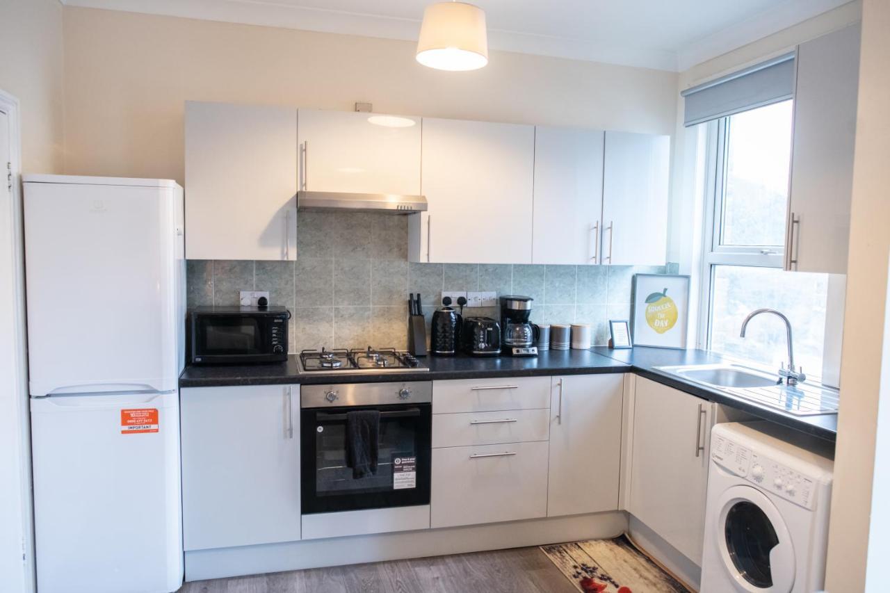4 Bedroom Flat With High Speed Wi-Fi In North Acton, Ealing, West London Exteriör bild