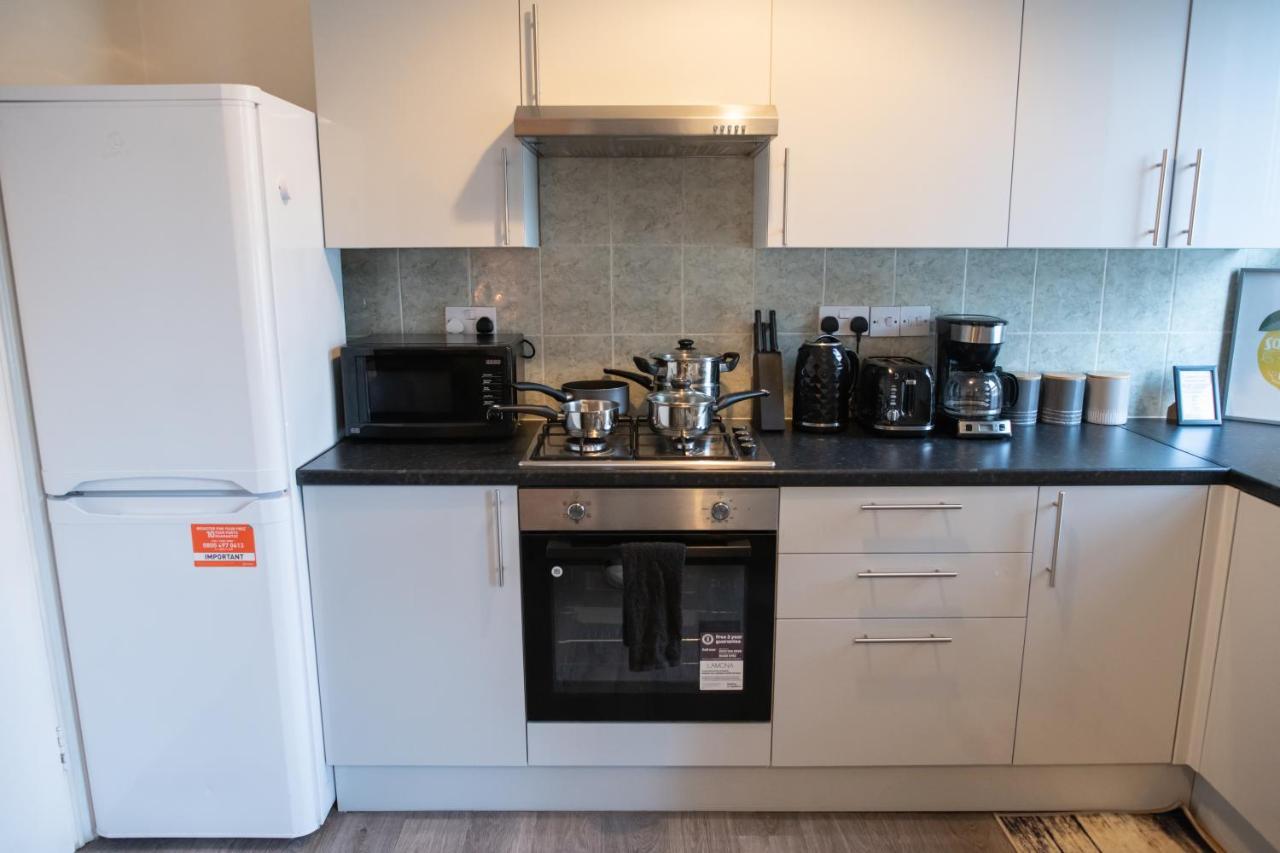 4 Bedroom Flat With High Speed Wi-Fi In North Acton, Ealing, West London Exteriör bild