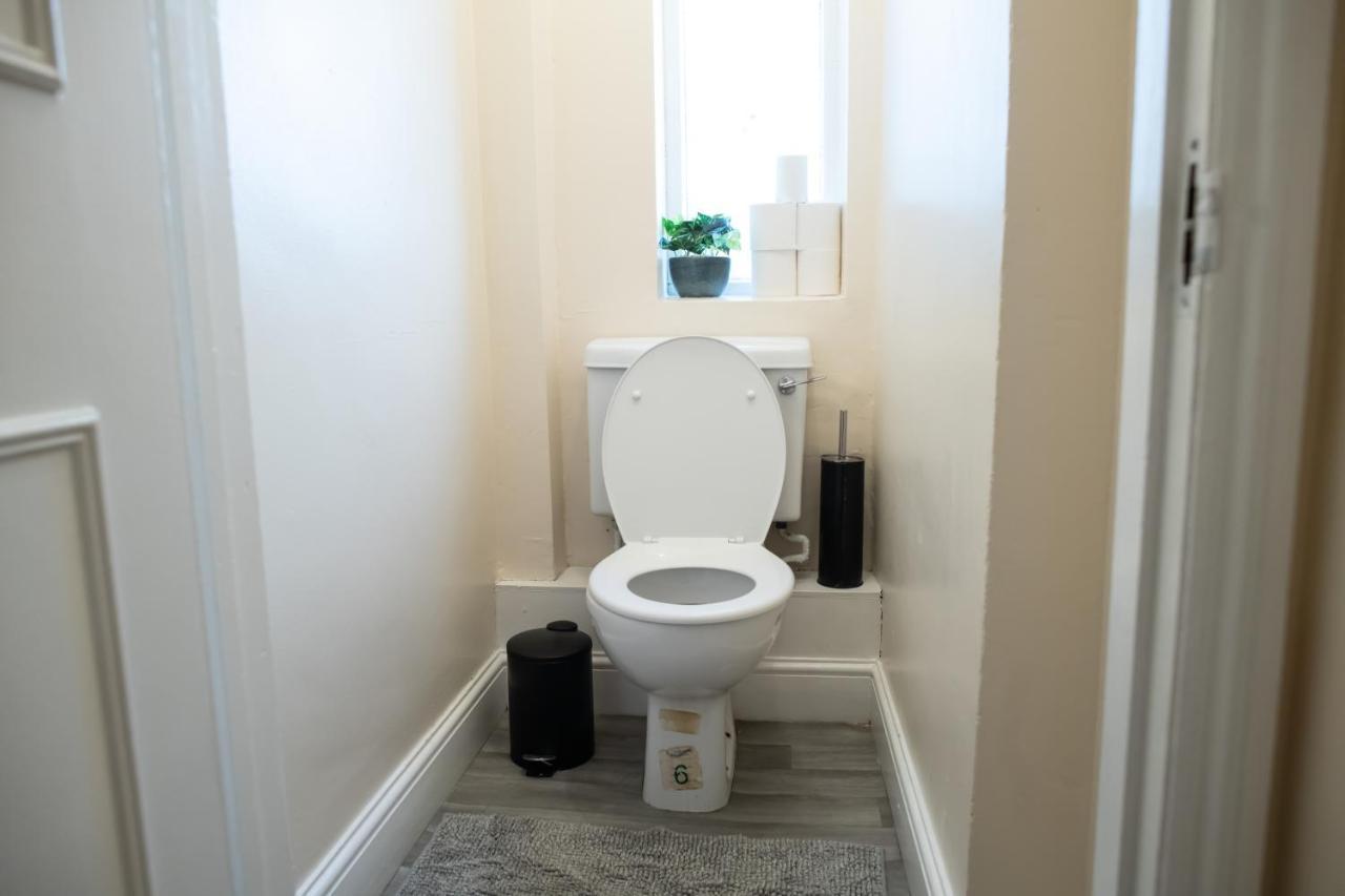 4 Bedroom Flat With High Speed Wi-Fi In North Acton, Ealing, West London Exteriör bild