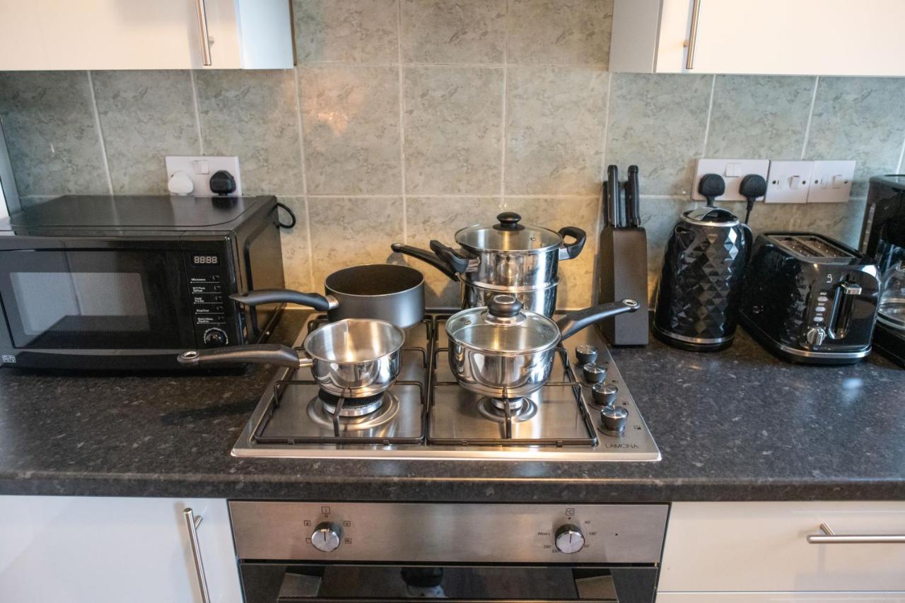 4 Bedroom Flat With High Speed Wi-Fi In North Acton, Ealing, West London Exteriör bild