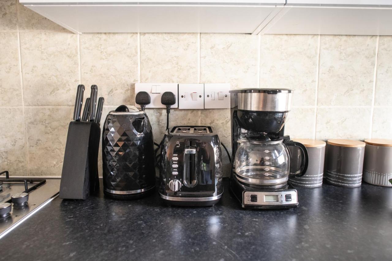 4 Bedroom Flat With High Speed Wi-Fi In North Acton, Ealing, West London Exteriör bild