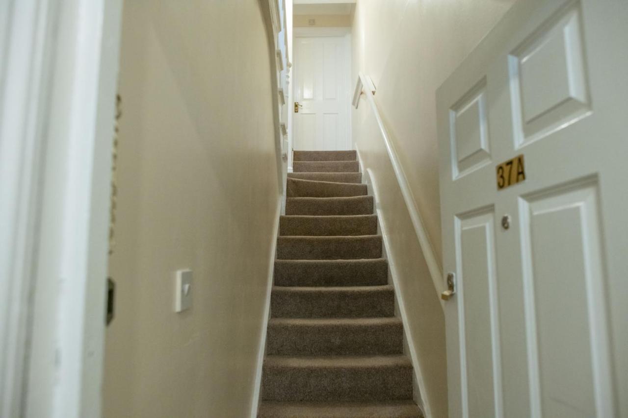 4 Bedroom Flat With High Speed Wi-Fi In North Acton, Ealing, West London Exteriör bild