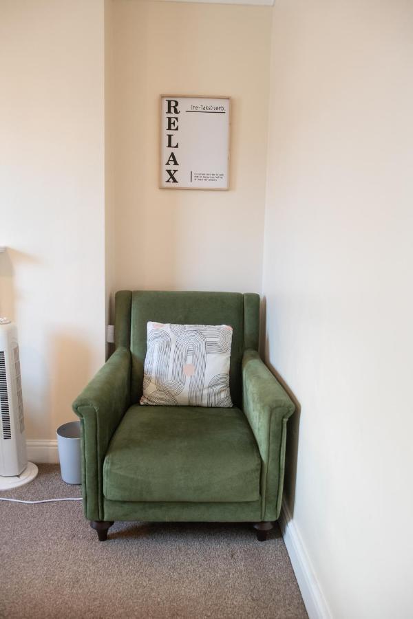 4 Bedroom Flat With High Speed Wi-Fi In North Acton, Ealing, West London Exteriör bild