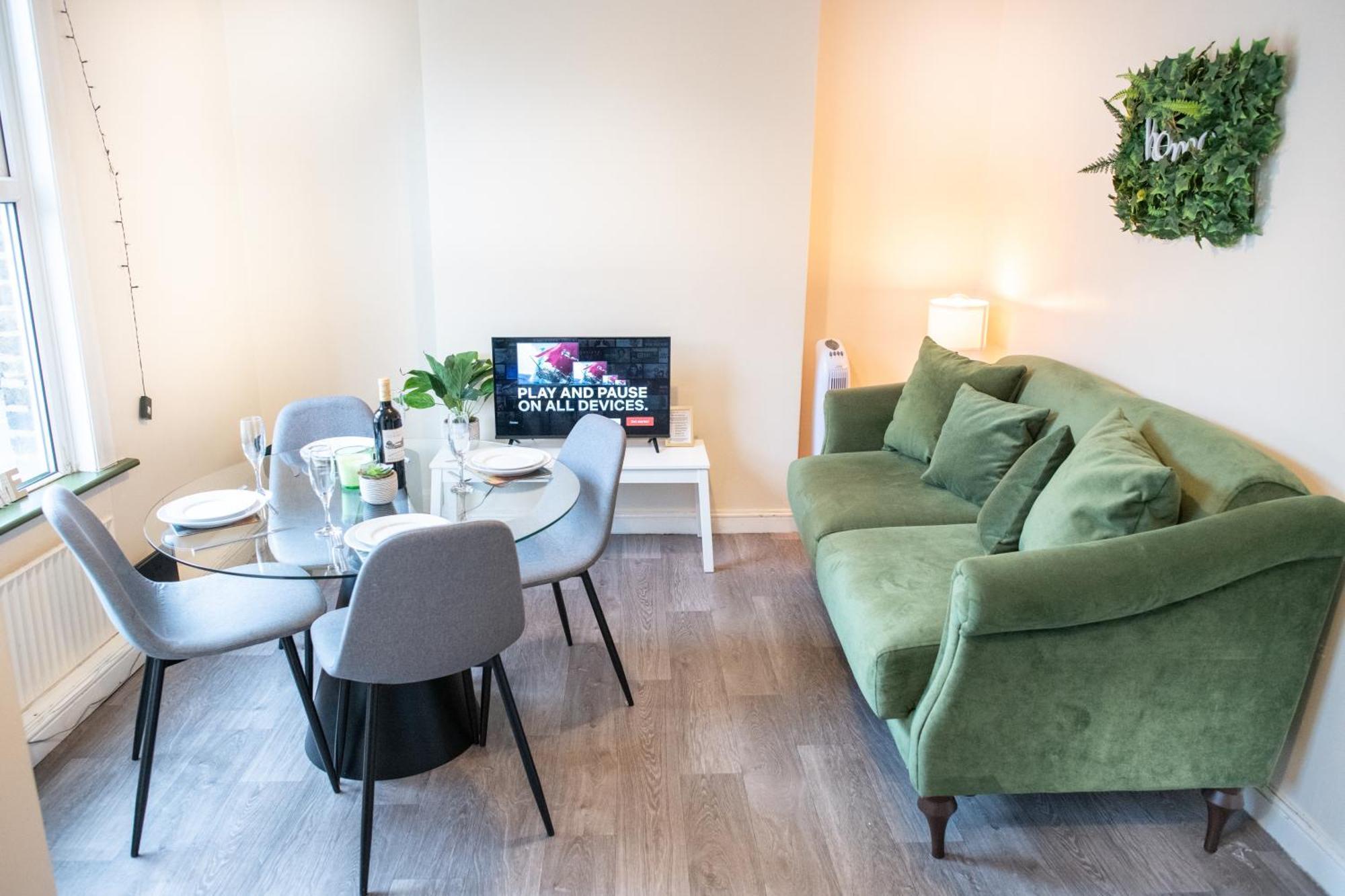 4 Bedroom Flat With High Speed Wi-Fi In North Acton, Ealing, West London Exteriör bild