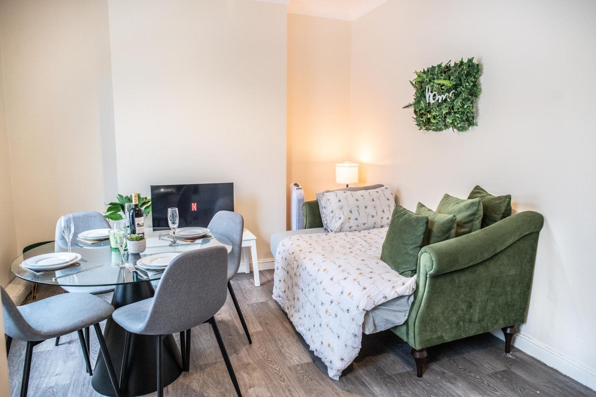 4 Bedroom Flat With High Speed Wi-Fi In North Acton, Ealing, West London Exteriör bild